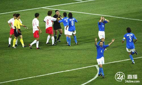 前韩国国脚：在2002年世界杯上，因为意大利人太傲慢，他踢了马尔蒂尼的头