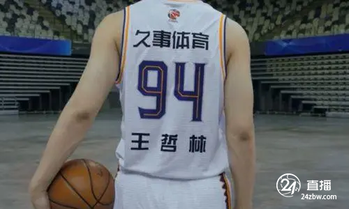 王哲林：加入上海男篮是一个新的挑战。我们希望创造属于我们的新篇章