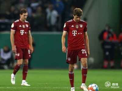 格雷茨卡伤愈复出，集体防守低迷，拜仁在德国杯客场比赛中5-0负于门兴