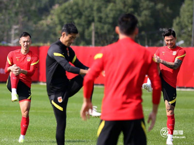 《足球日报》报道，国家足球队将于11月3日与深圳和浙江进行热身赛