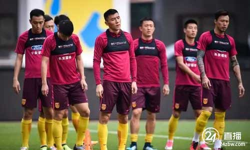 北京青年报：国家队热身赛将按照国际规则进行，至少有5人将暂时离队