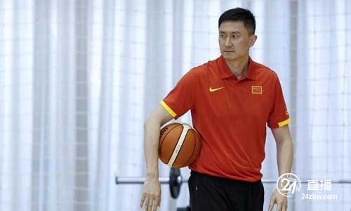中国男子篮球队公布了16人的强化训练名单：周鹏和郭艾伦领衔