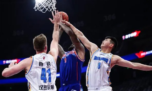 林书豪得分12+5+3，北京首钢以41分的优势赢得新疆男篮