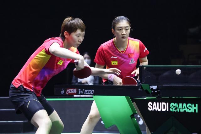 中国乒乓球队获得了男女双打金牌，为巴黎团体赛增添了信心