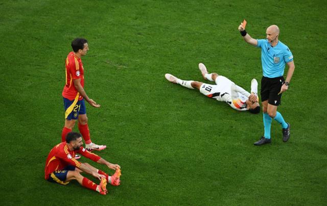 西班牙暂停多人参加欧洲杯半决赛的原因是什么？