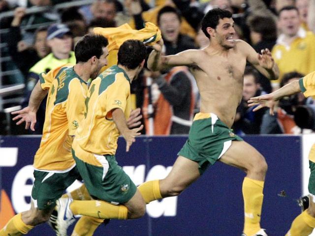 国足巧合遭遇澳大利亚盛典邵佳一会见老朋友成都教练恐惧缺席