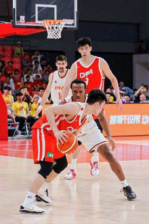 20次失误+被凌空绝杀中国男篮三后卫崩溃失去好局